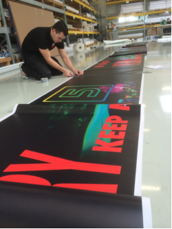 M2 Printing voorziet Electric Run van Signing