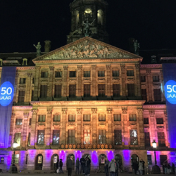 Gevelbanieren Paleis op de Dam